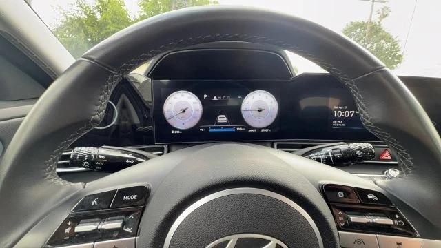 2025 Hyundai Elantra - Image 9 of 16