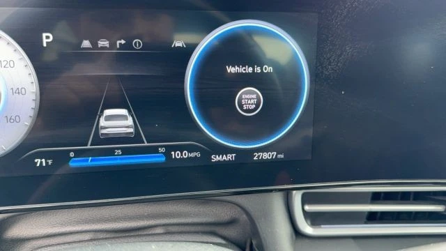 2025 Hyundai Elantra - Image 11 of 16