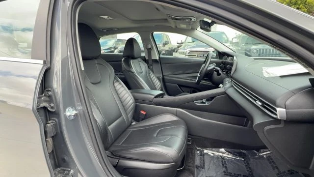 2025 Hyundai Elantra - Image 13 of 16