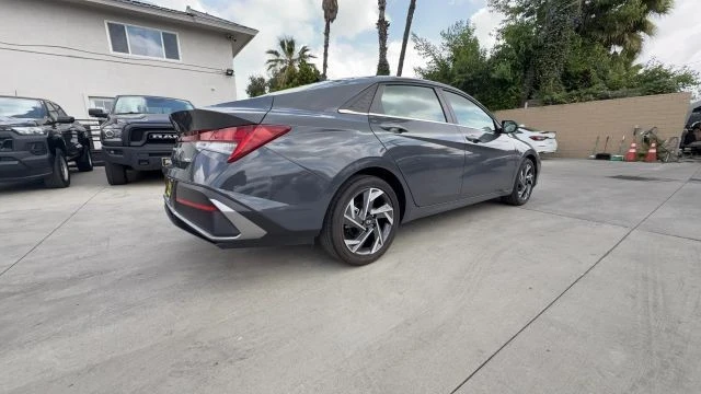 2025 Hyundai Elantra - Image 6 of 16