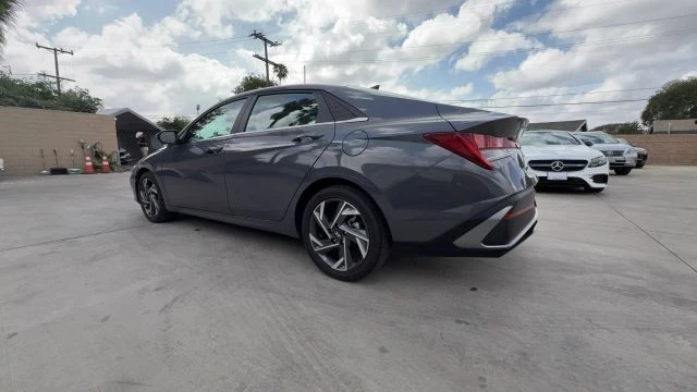 2025 Hyundai Elantra - Image 4 of 16