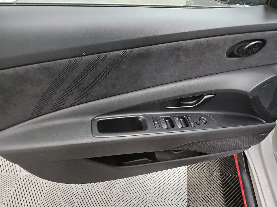 2025 Hyundai Elantra - Image 7 of 16