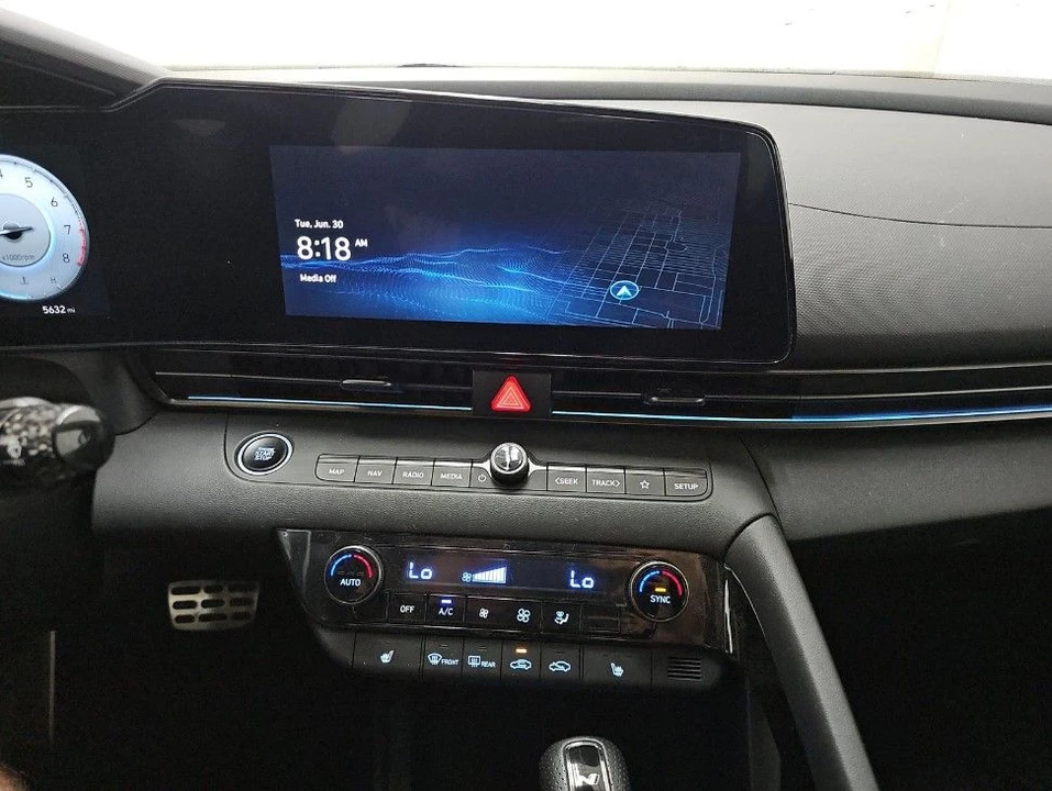 2025 Hyundai Elantra - Image 10 of 16