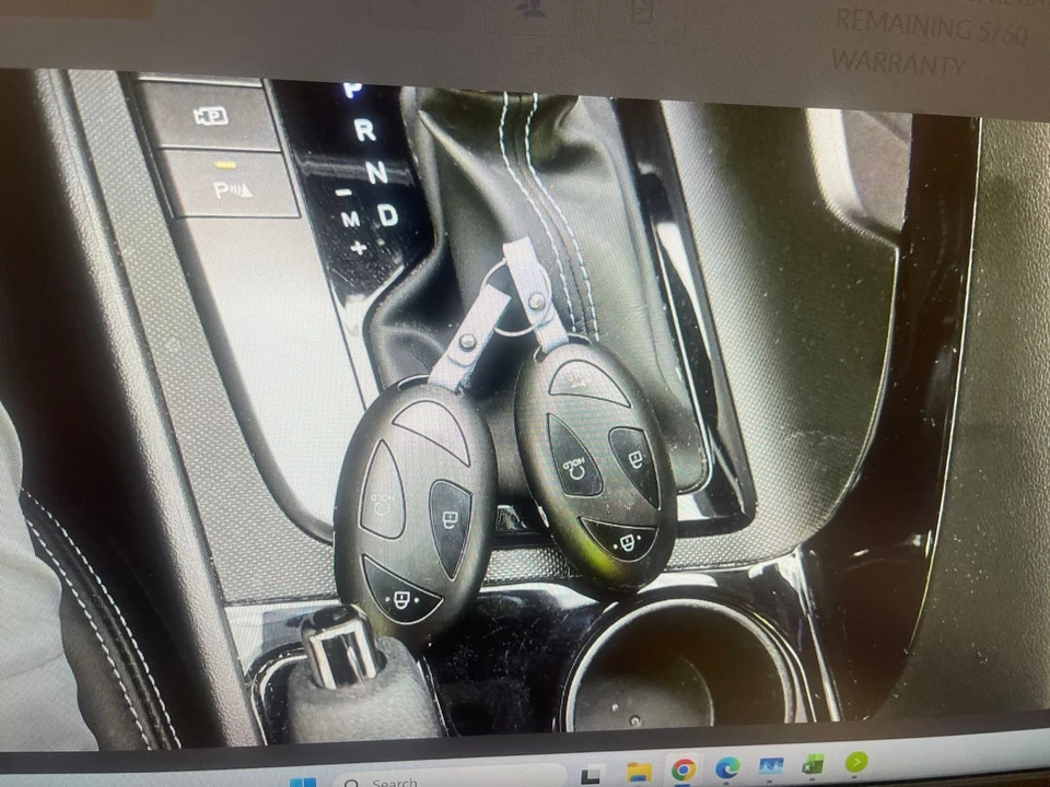 2025 Hyundai Elantra - Image 10 of 11