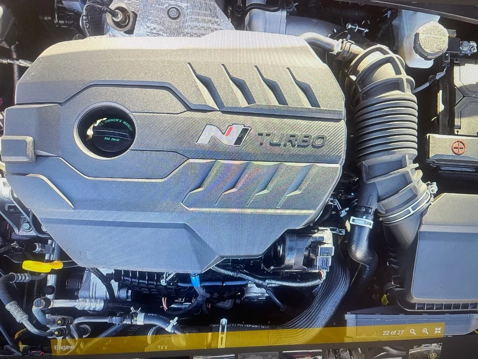 2025 Hyundai Elantra - Image 17 of 20