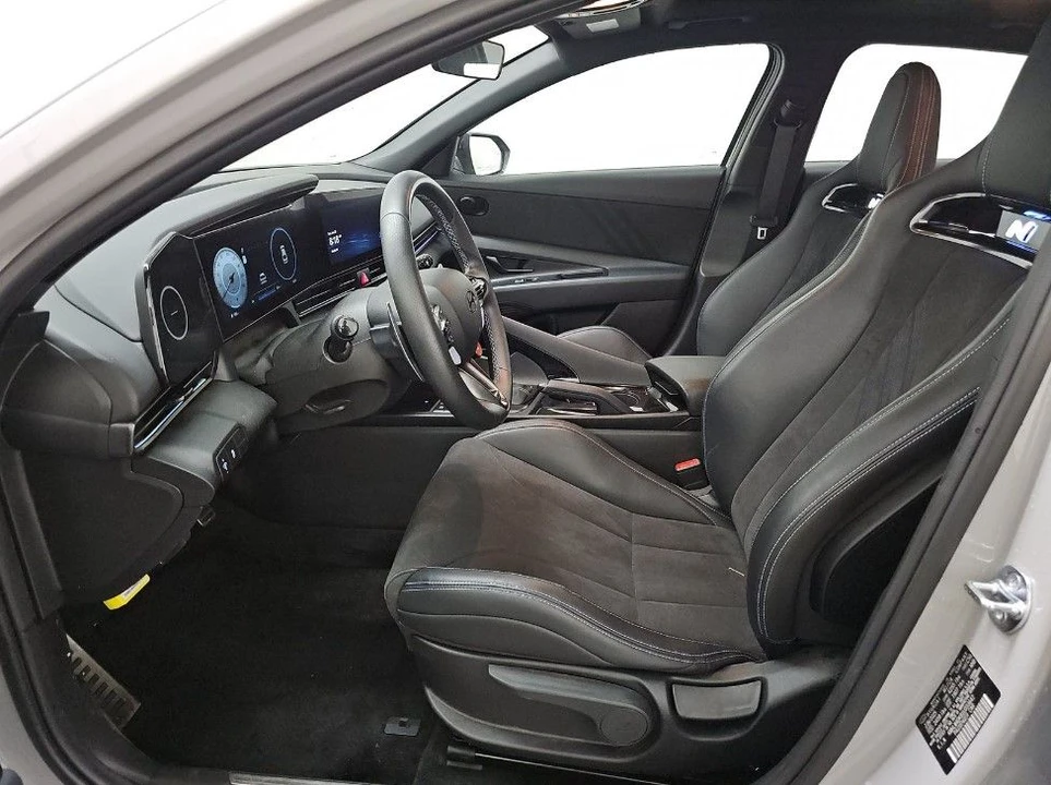 2025 Hyundai Elantra - Image 8 of 16