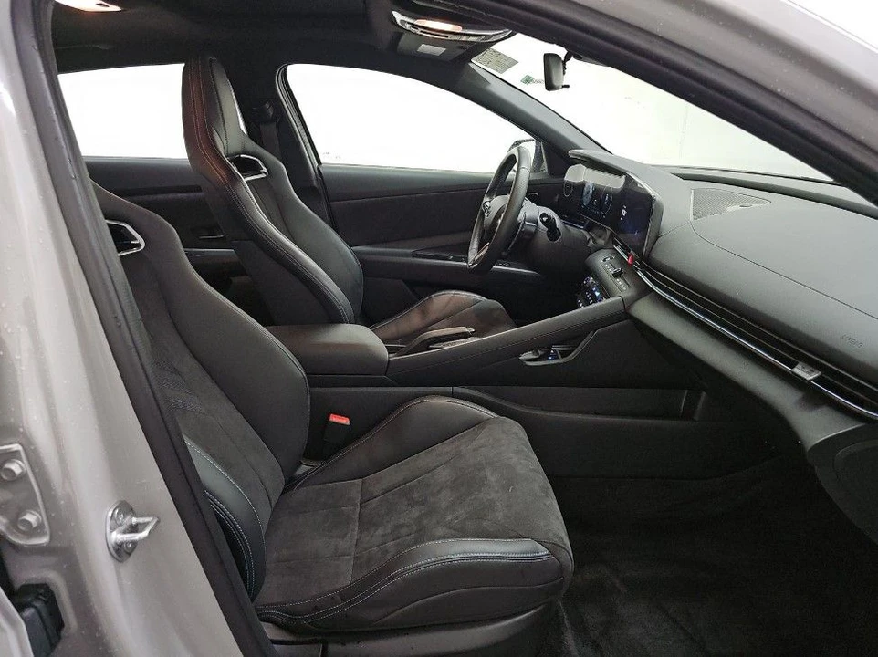 2025 Hyundai Elantra - Image 12 of 16