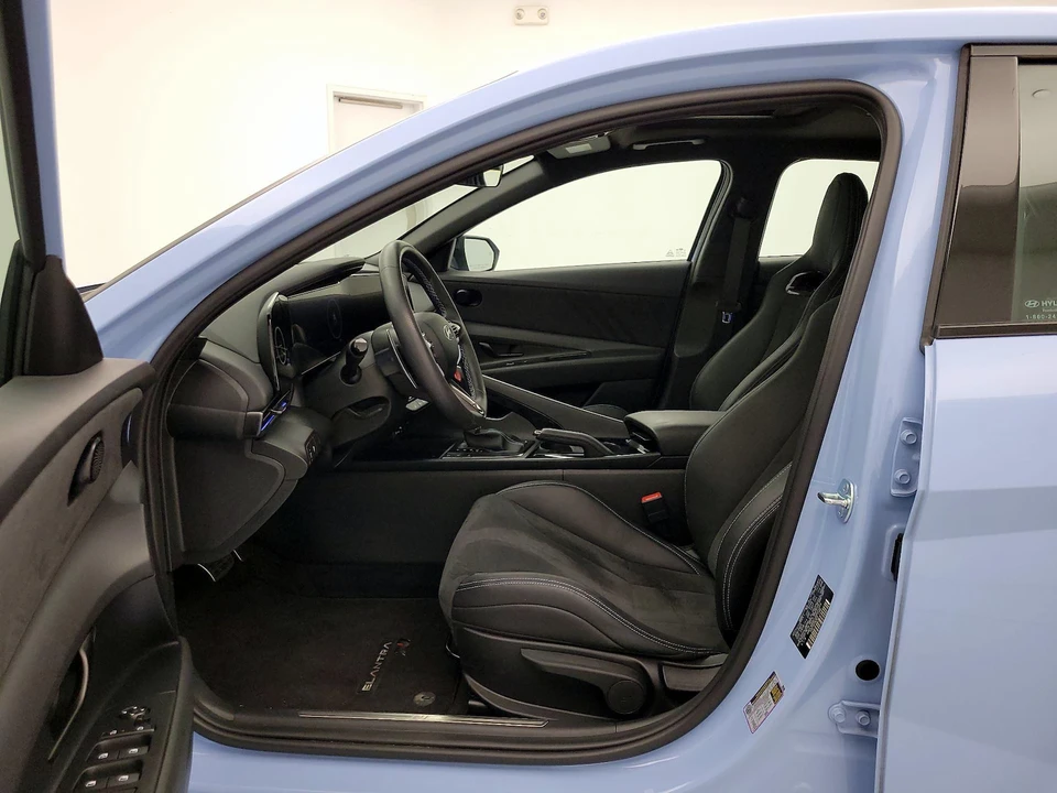 2025 Hyundai Elantra - Image 12 of 28