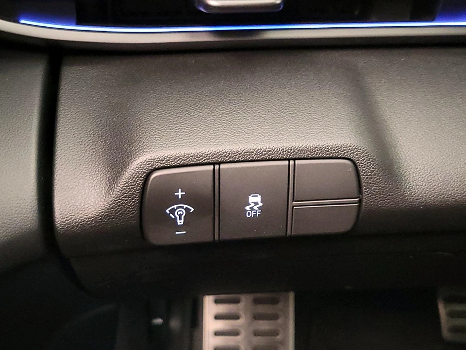 2025 Hyundai Elantra - Image 14 of 28