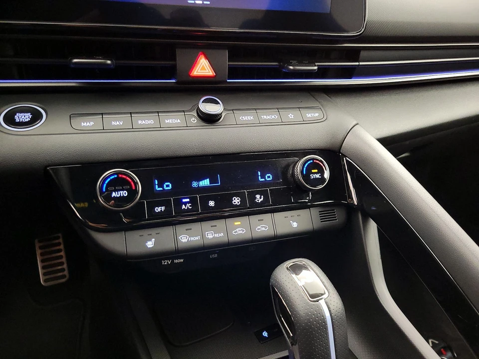 2025 Hyundai Elantra - Image 18 of 28
