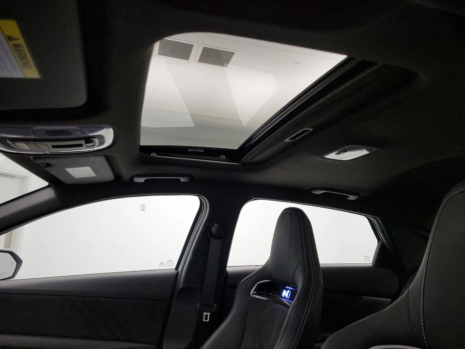 2025 Hyundai Elantra - Image 21 of 28