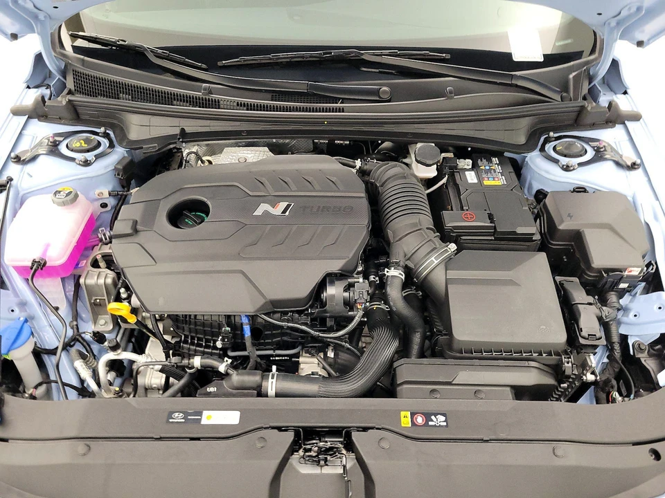 2025 Hyundai Elantra - Image 24 of 28