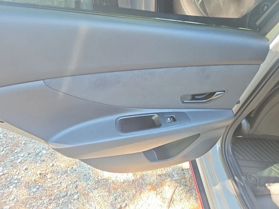 2025 Hyundai Elantra - Image 9 of 12