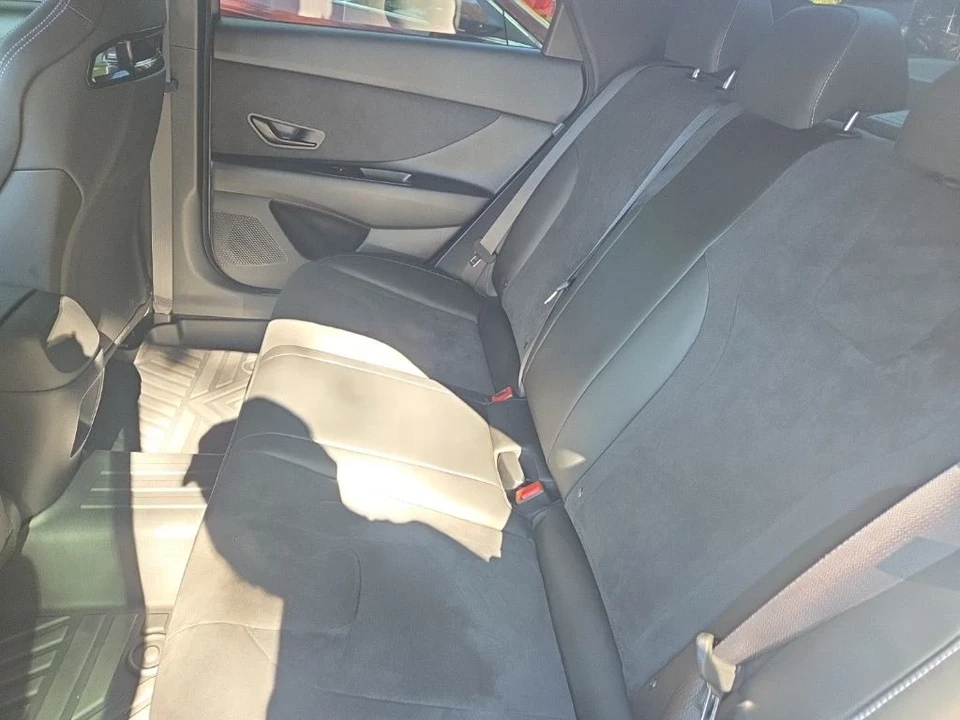 2025 Hyundai Elantra - Image 8 of 12