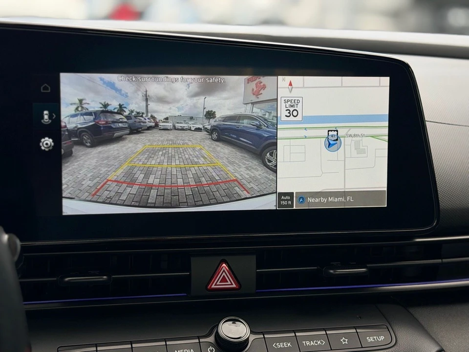 2025 Hyundai Elantra - Image 18 of 21