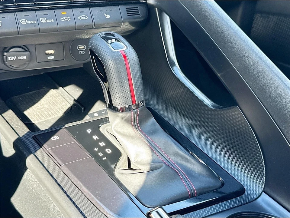 2025 Hyundai Elantra - Image 16 of 21