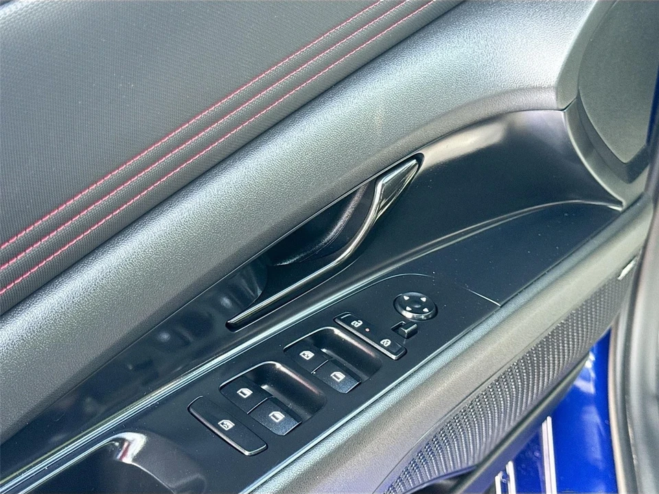 2025 Hyundai Elantra - Image 17 of 21