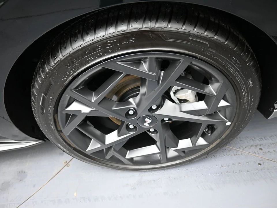 2025 Hyundai Elantra - Image 15 of 21