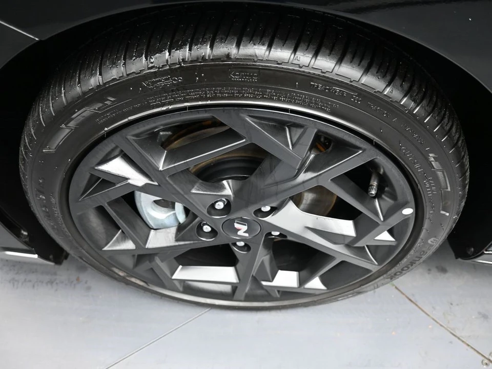 2025 Hyundai Elantra - Image 14 of 21