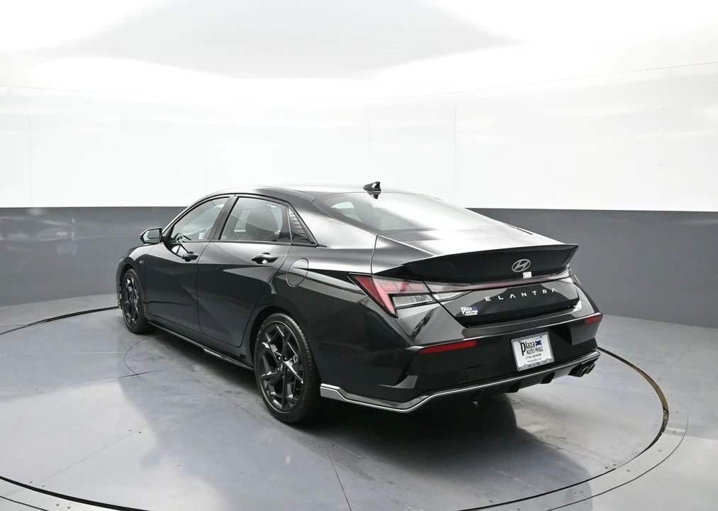 2025 Hyundai Elantra - Image 8 of 12