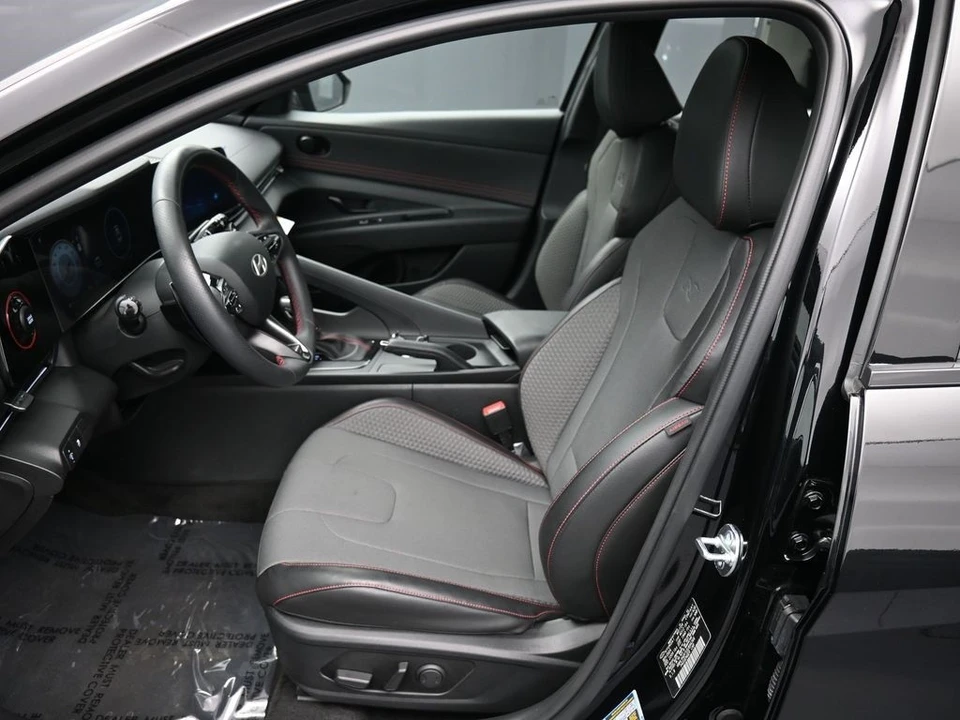 2025 Hyundai Elantra - Image 19 of 21
