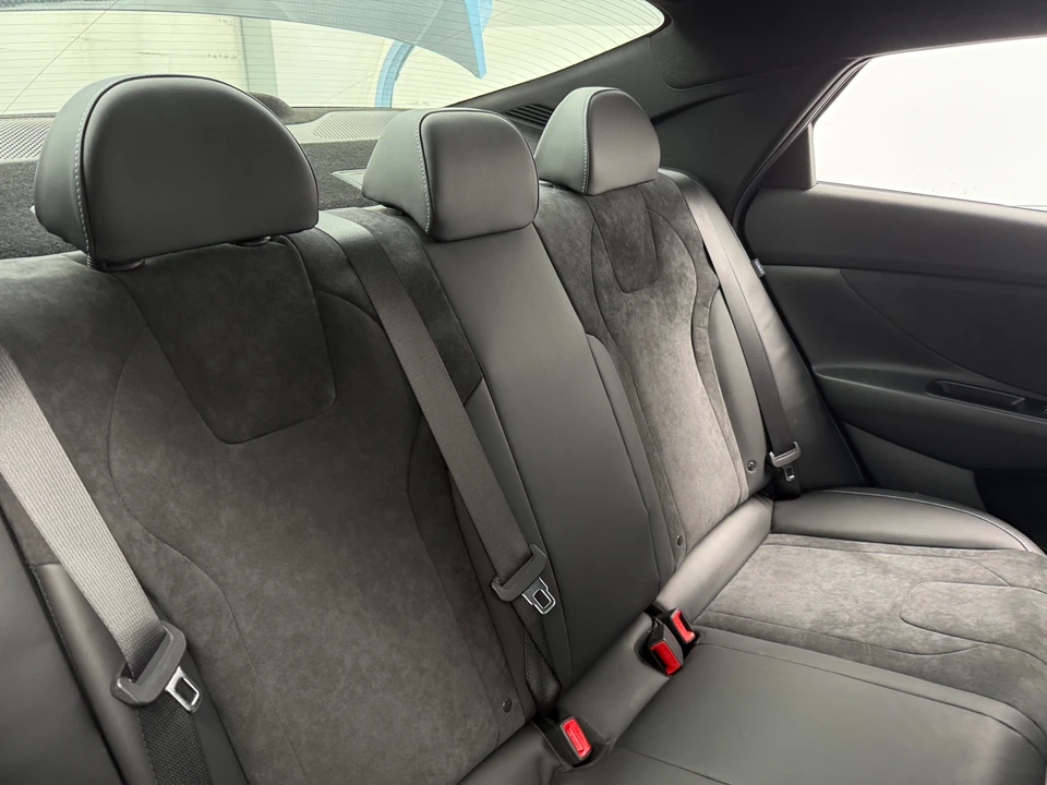 2025 Hyundai Elantra - Image 3 of 31