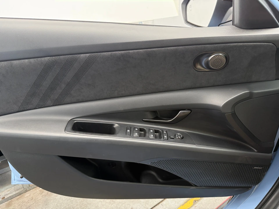 2025 Hyundai Elantra - Image 6 of 31