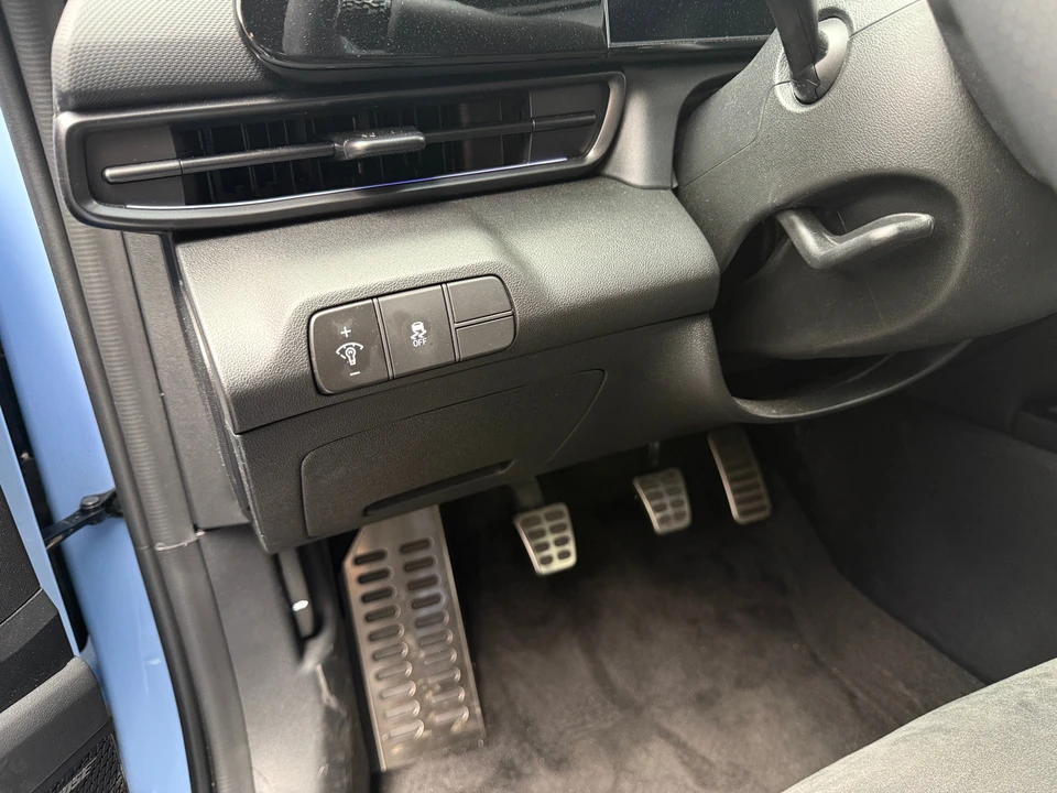 2025 Hyundai Elantra - Image 9 of 31