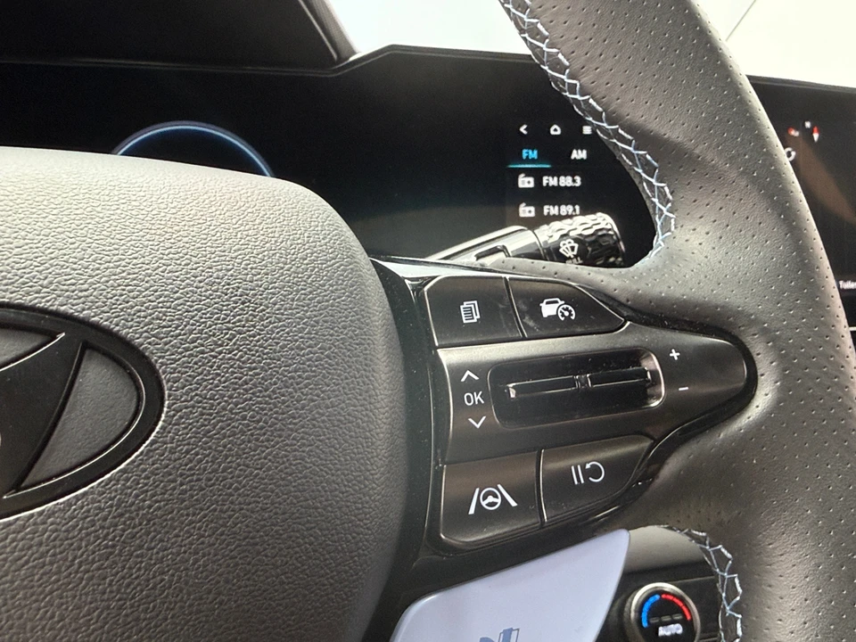 2025 Hyundai Elantra - Image 11 of 31