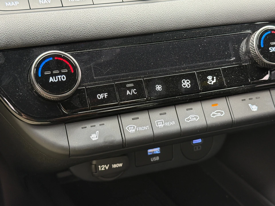 2025 Hyundai Elantra - Image 16 of 31