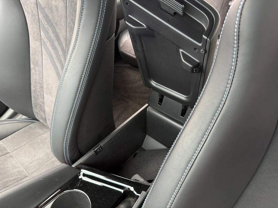 2025 Hyundai Elantra - Image 17 of 31
