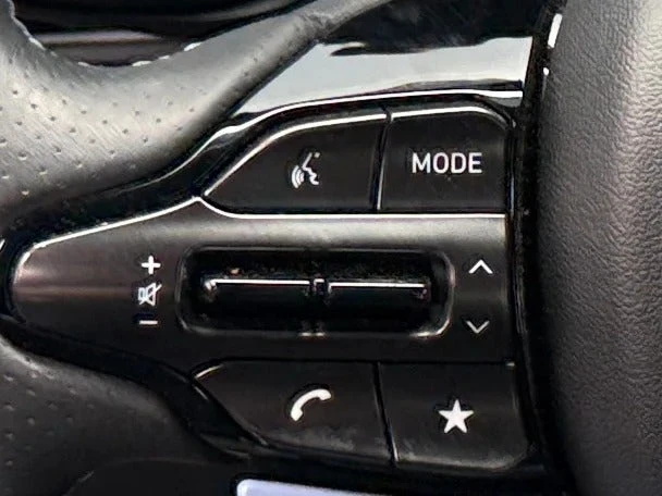 2025 Hyundai Elantra - Image 18 of 31