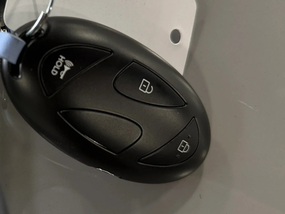 2025 Hyundai Elantra - Image 13 of 31