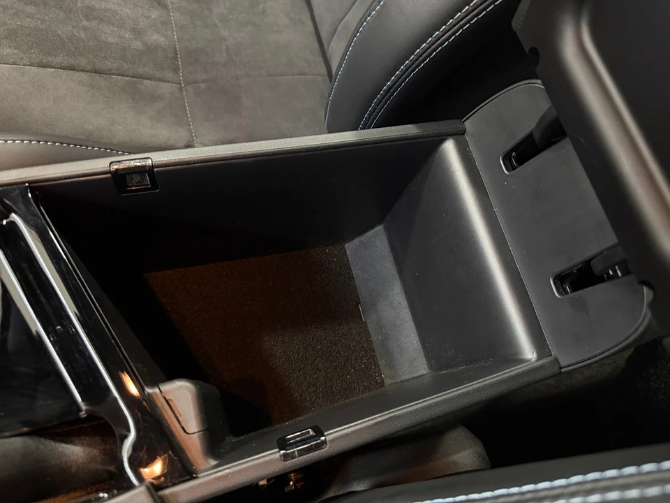 2025 Hyundai Elantra - Image 17 of 31