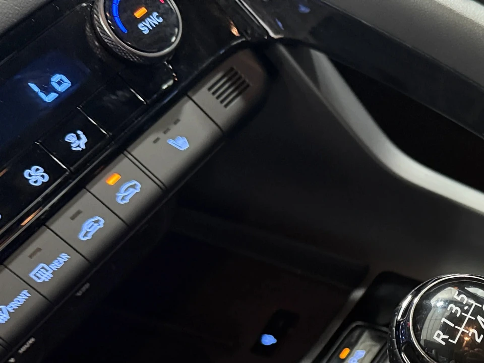 2025 Hyundai Elantra - Image 12 of 31