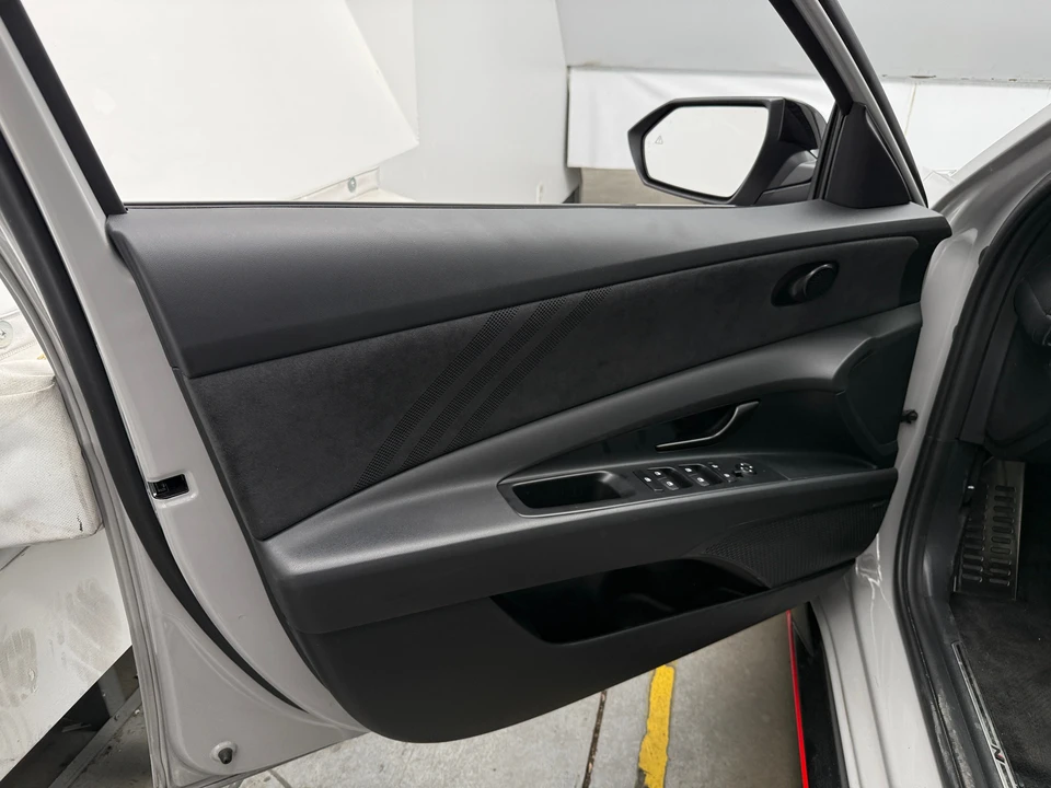 2025 Hyundai Elantra - Image 8 of 20