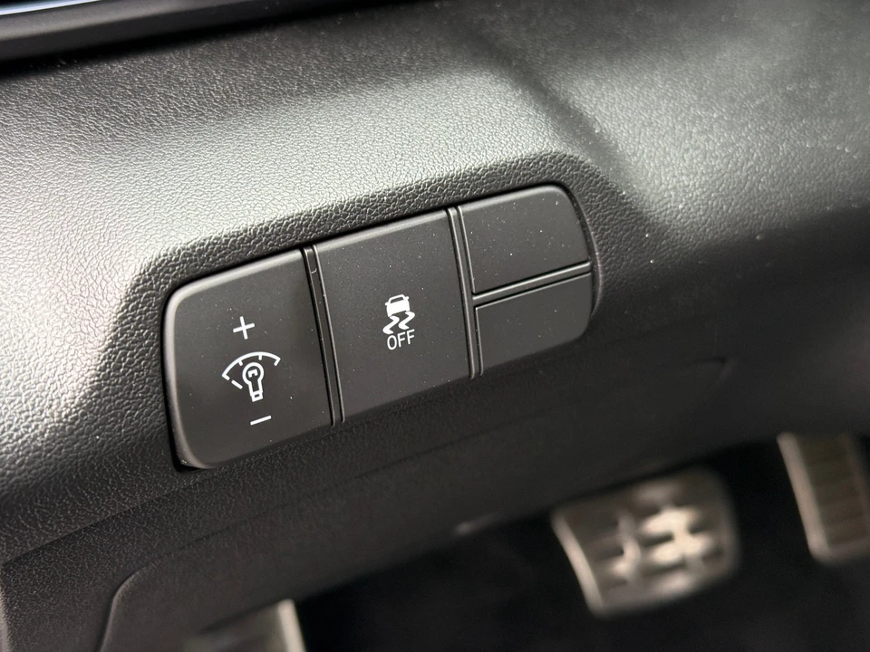 2025 Hyundai Elantra - Image 9 of 20