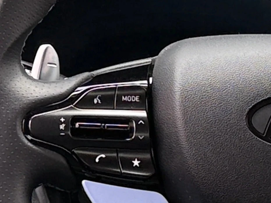 2025 Hyundai Elantra - Image 17 of 20