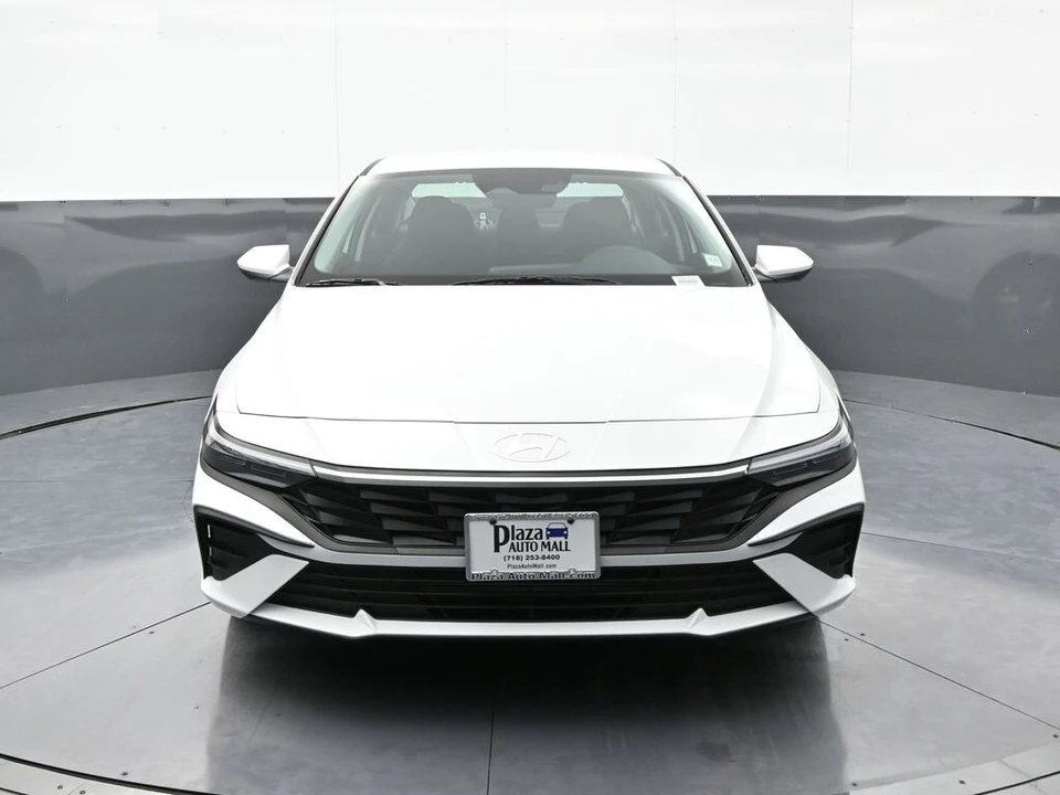 2025 Hyundai Elantra - Image 2 of 21