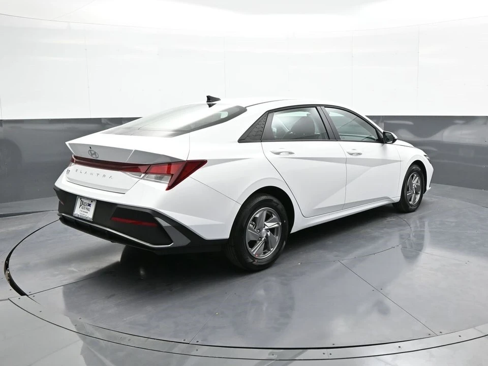 2025 Hyundai Elantra - Image 6 of 21