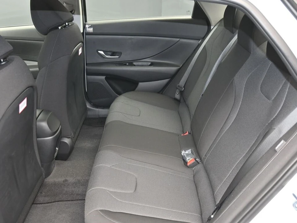 2025 Hyundai Elantra - Image 20 of 21