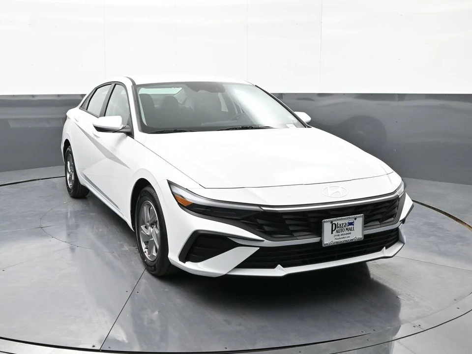 2025 Hyundai Elantra - Image 3 of 21