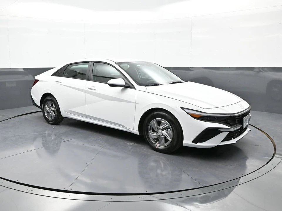 2025 Hyundai Elantra - Image 4 of 21
