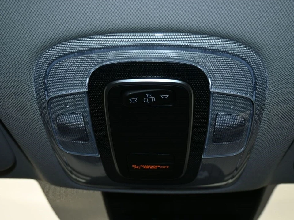2025 Hyundai Elantra - Image 17 of 21