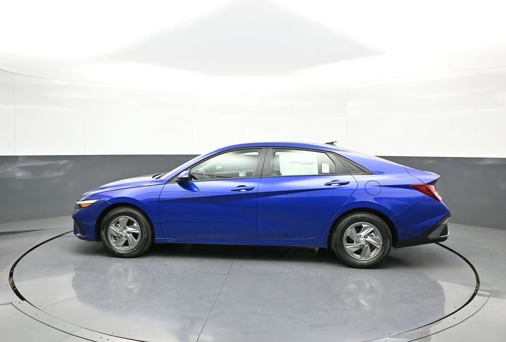 2025 Hyundai Elantra - Image 9 of 21