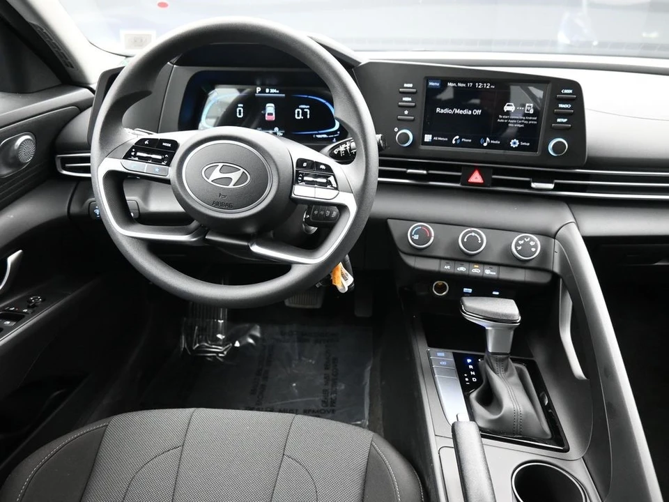 2025 Hyundai Elantra - Image 19 of 21