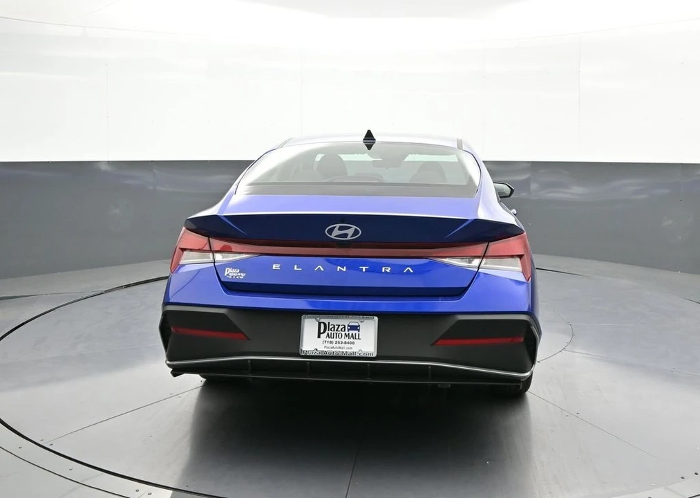 2025 Hyundai Elantra - Image 7 of 21