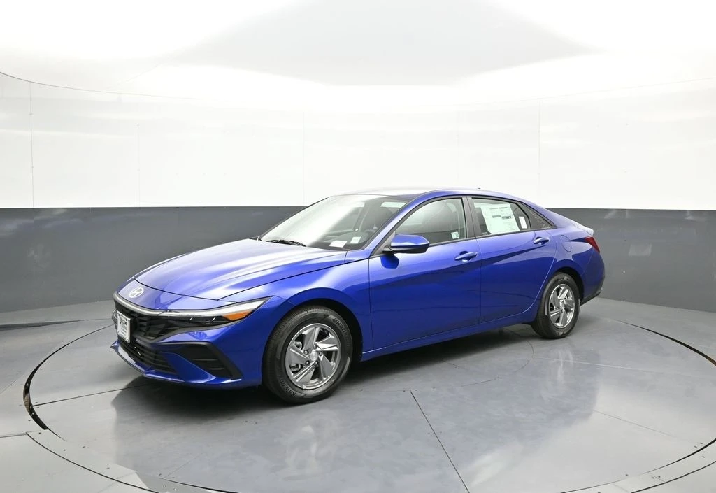 2025 Hyundai Elantra - Image 10 of 21