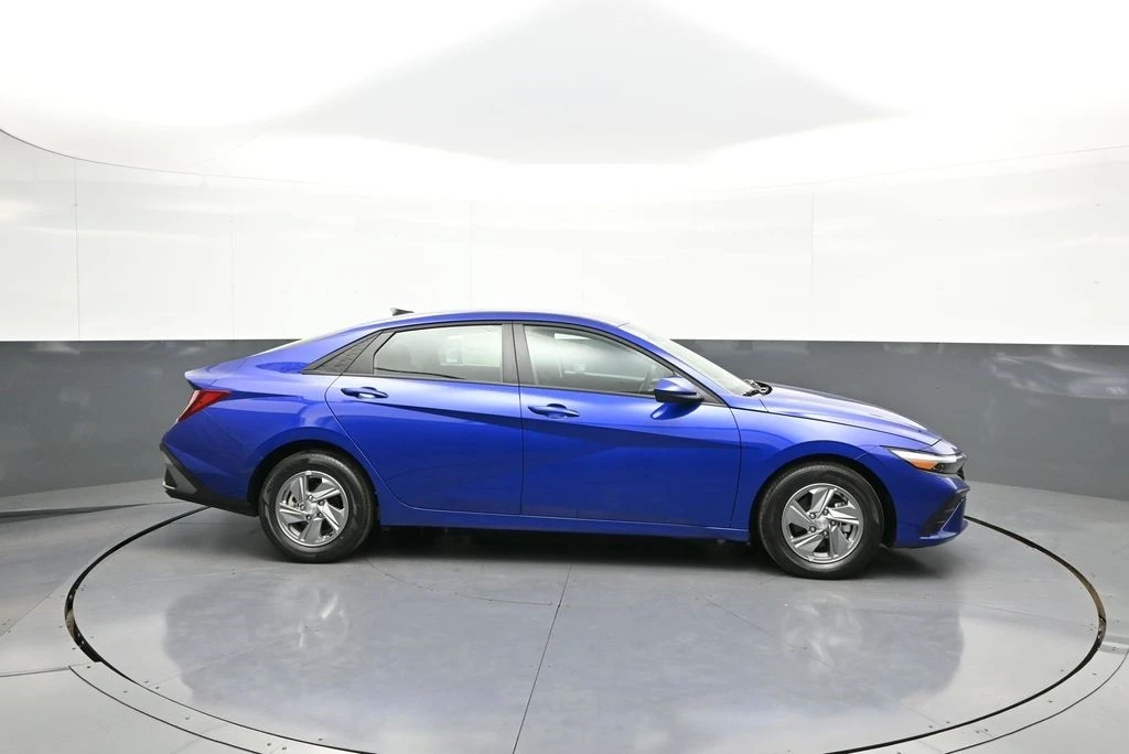 2025 Hyundai Elantra - Image 5 of 21