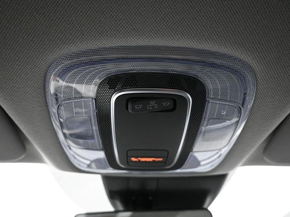 2025 Hyundai Elantra - Image 17 of 21